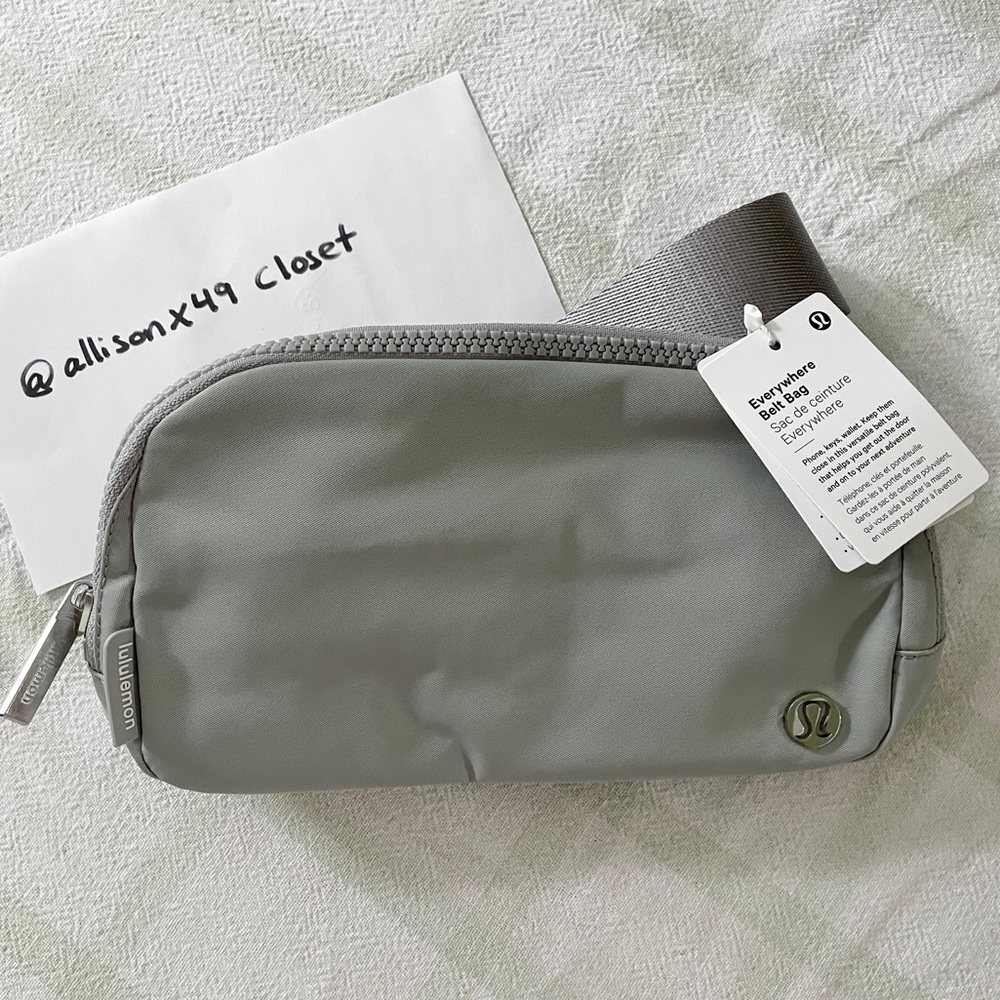 LAST ONE Silver Drop Everywhere Belt Bag lululemon - Picture 2 of 8